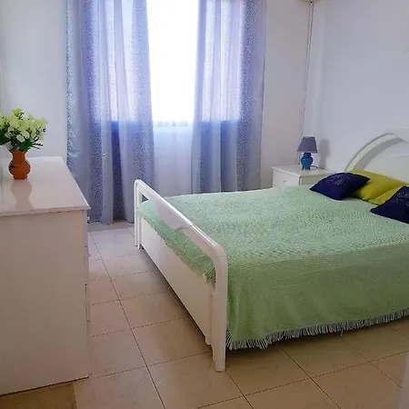 Sea Breeze Apartment *